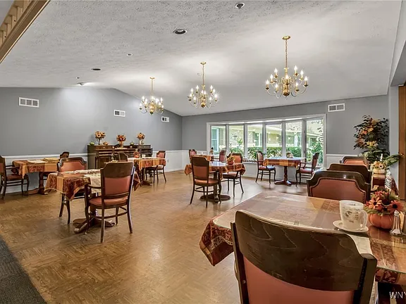 the-willows-adult-resident-dining