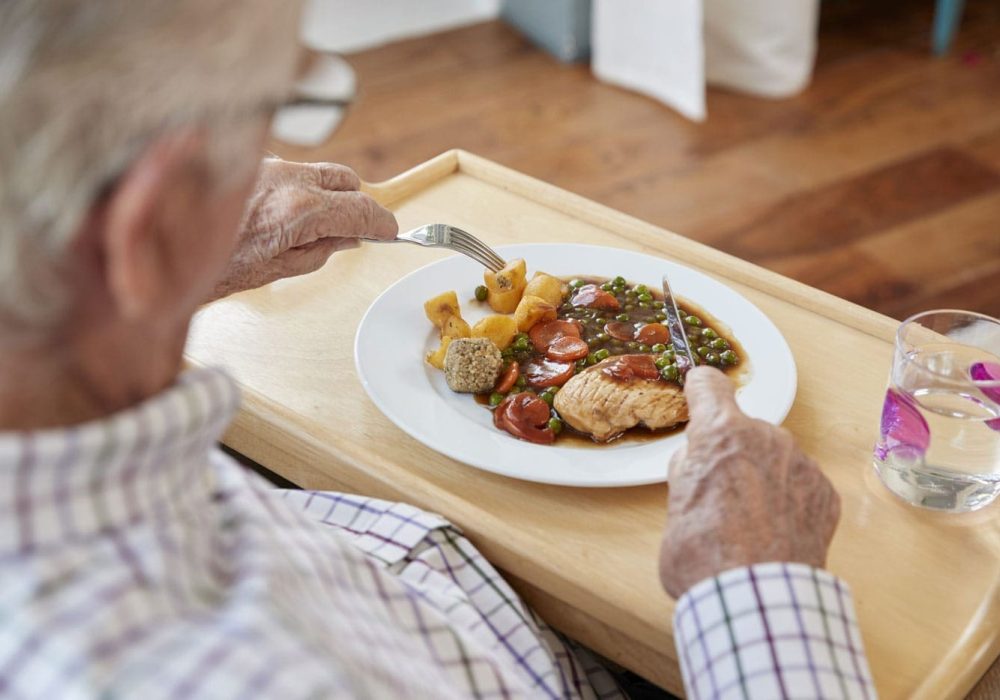 the-willows-adult-care-eldery-eating-dinner the-willows-adult-care-eldery-eating-dinner